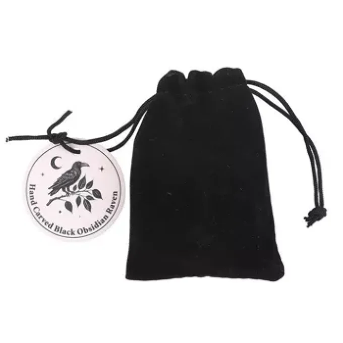 Ornement de corbeau en obsidienne noire dans un sac
