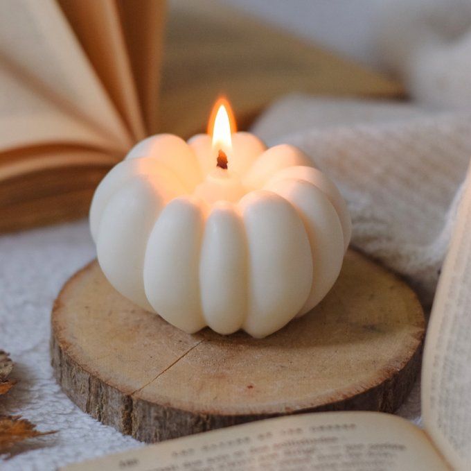 MOYENNE BOUGIE PARFUMÉE EN FORME DE CITROUILLE