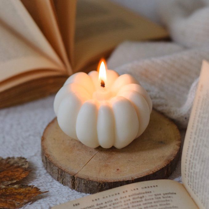 MOYENNE BOUGIE PARFUMÉE EN FORME DE CITROUILLE