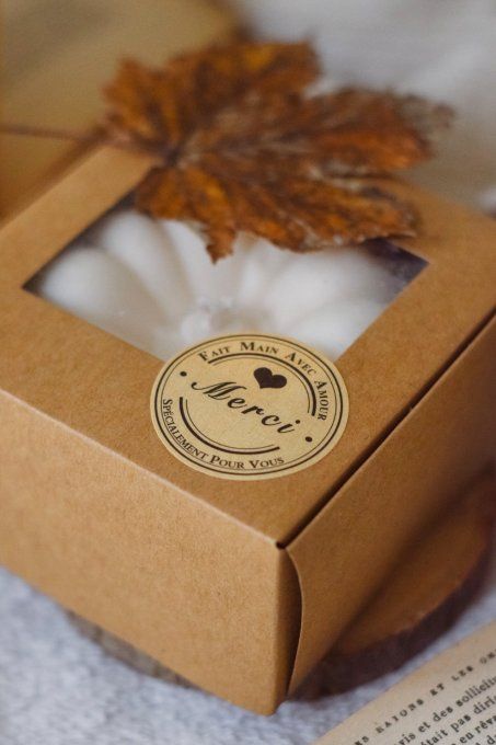 GRANDE BOUGIE PARFUMÉE EN FORME DE CITROUILLE 