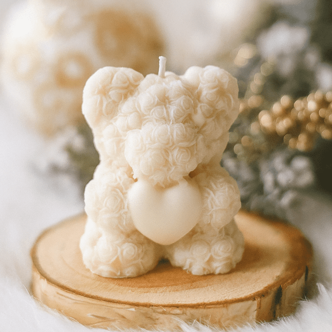 Bougie Ours en Roses avec Cœur Blanc – Cadeau plein de tendresse