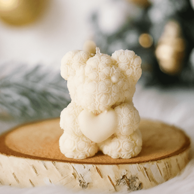 Bougie Ours en Roses avec Cœur Blanc – Cadeau plein de tendresse