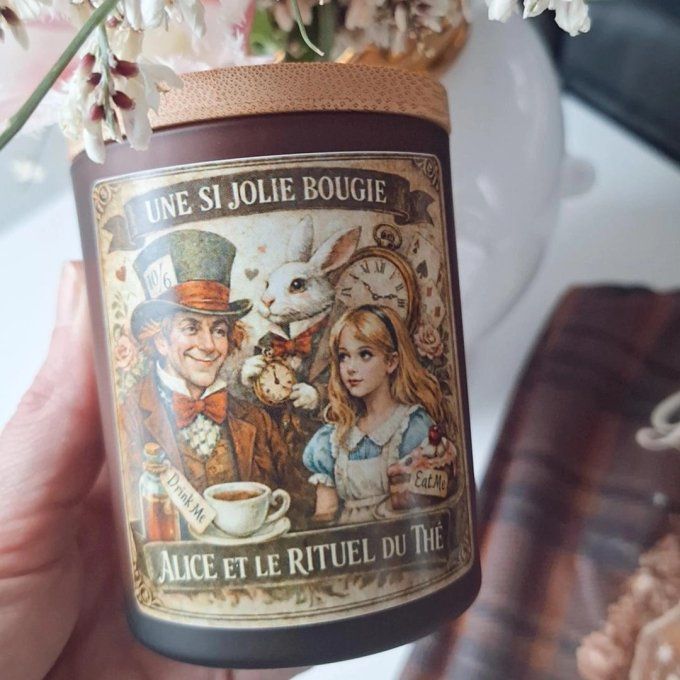 Alice et le Rituel du Thé