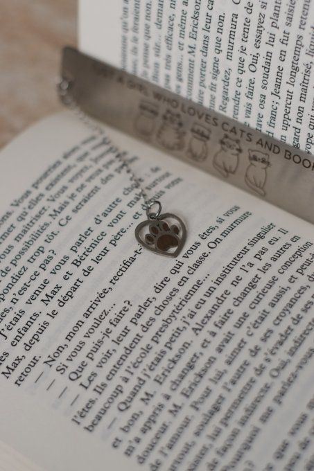 Marque-page "Just a Girl Who Loves Cats and Books"