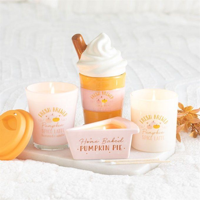 Bougie avec couvercle au parfum de latte à la citrouille et aux épices fraîchement préparé