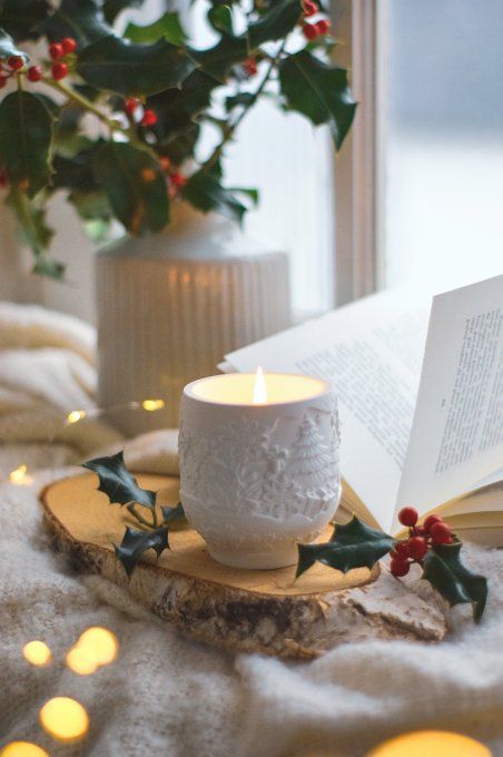 Bougie artisanale de Noël – Pot en plâtre sculpté
