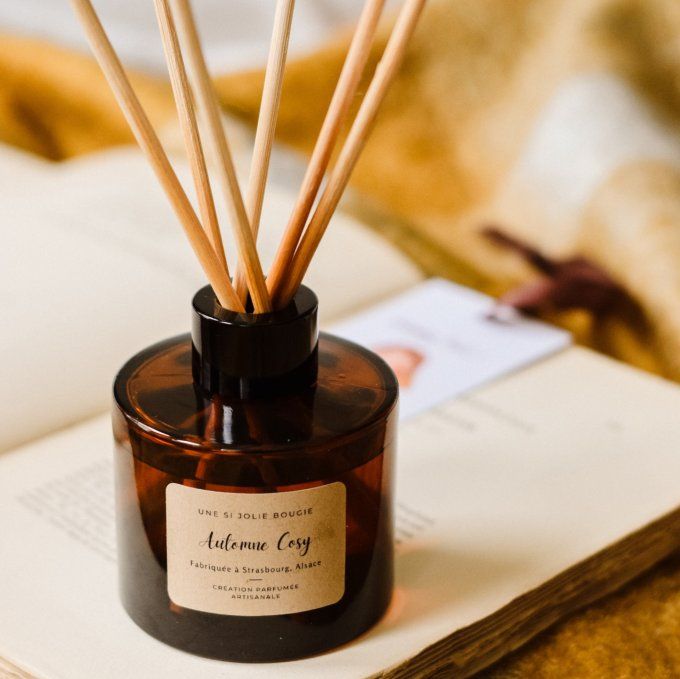 Diffuseur d'ambiance avec tiges de rotin