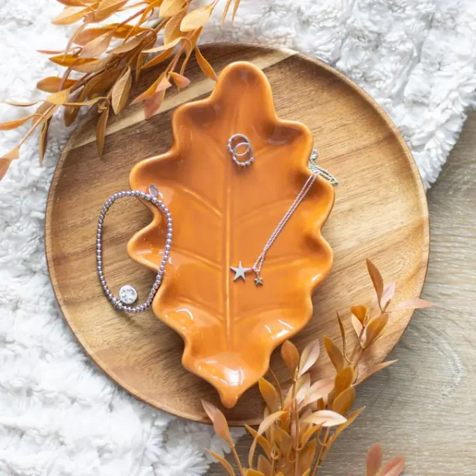 Plat à feuilles d'automne