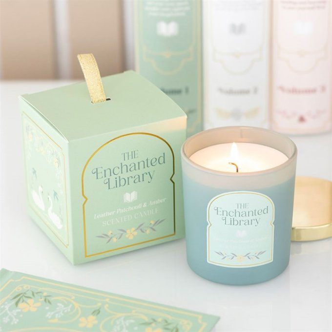 Bougie The Enchanted Library Cuir, Patchouli et Ambre