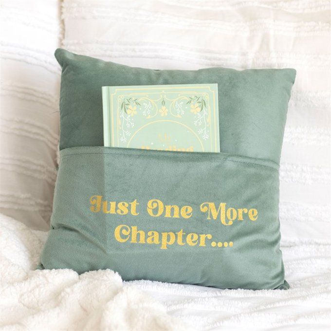 Coussin "Just one more chapter"