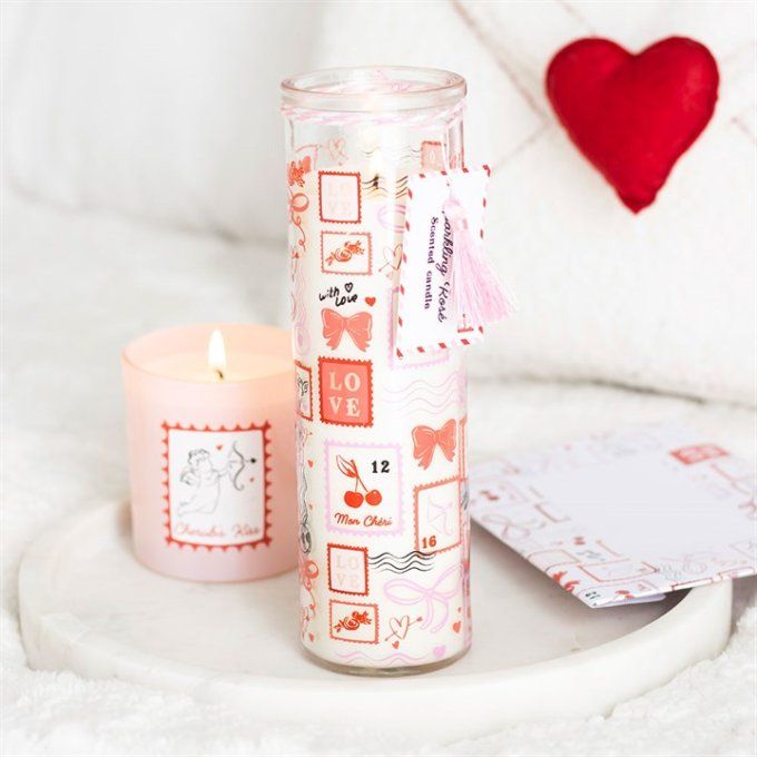 Bougie tube rose imprimée timbre-poste