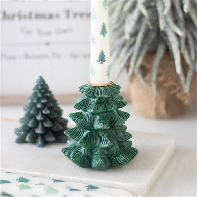 Bougeoir sapin vert avec bougie